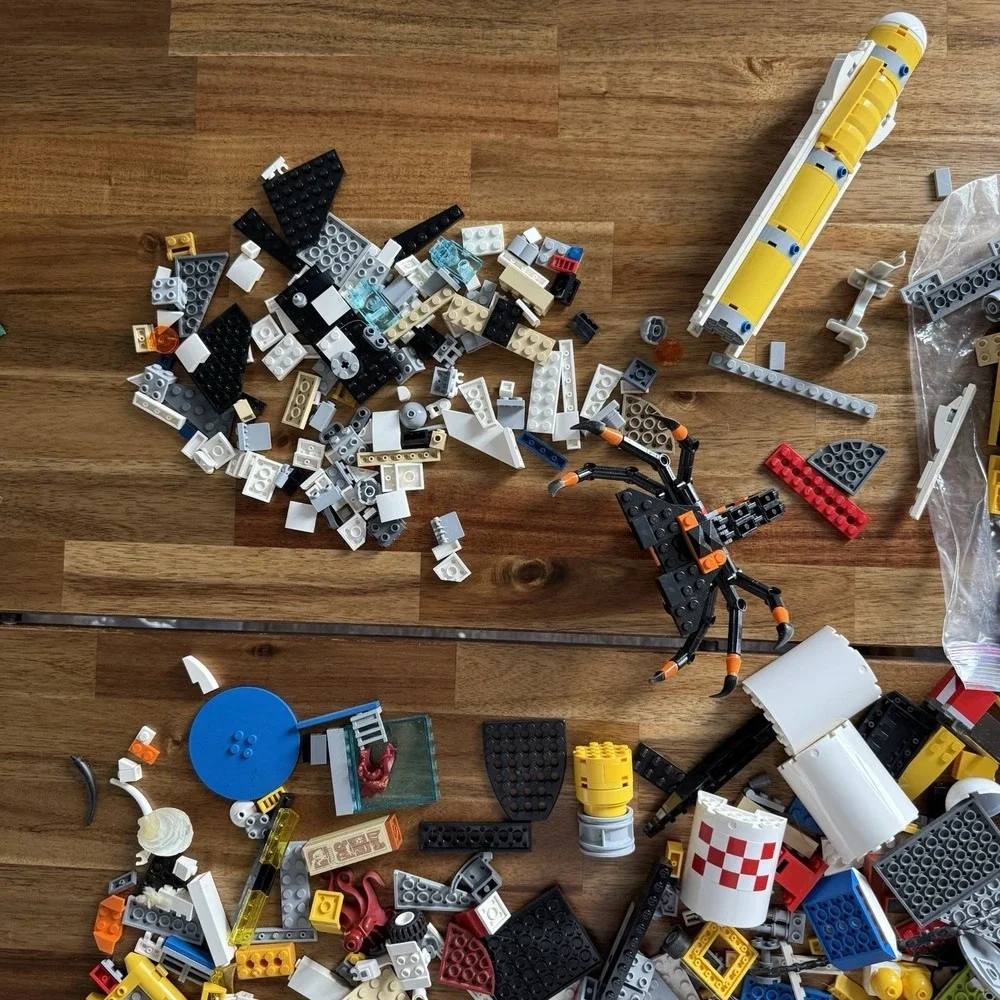 LEGO BULK LOT 7 LB+ POUND TECHNIC ATLANTIS BRICKS W HOLES STAR WARS WHEELS CRANE